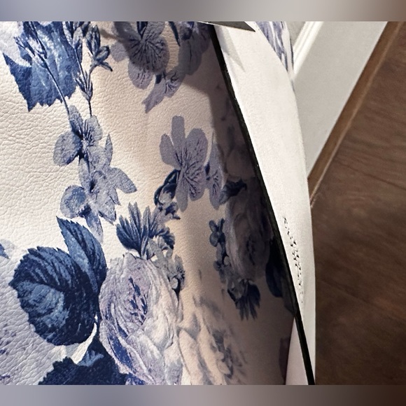 Victoria Secret Tote Bag with Large Handle and external Pouch - Picture 7 of 10